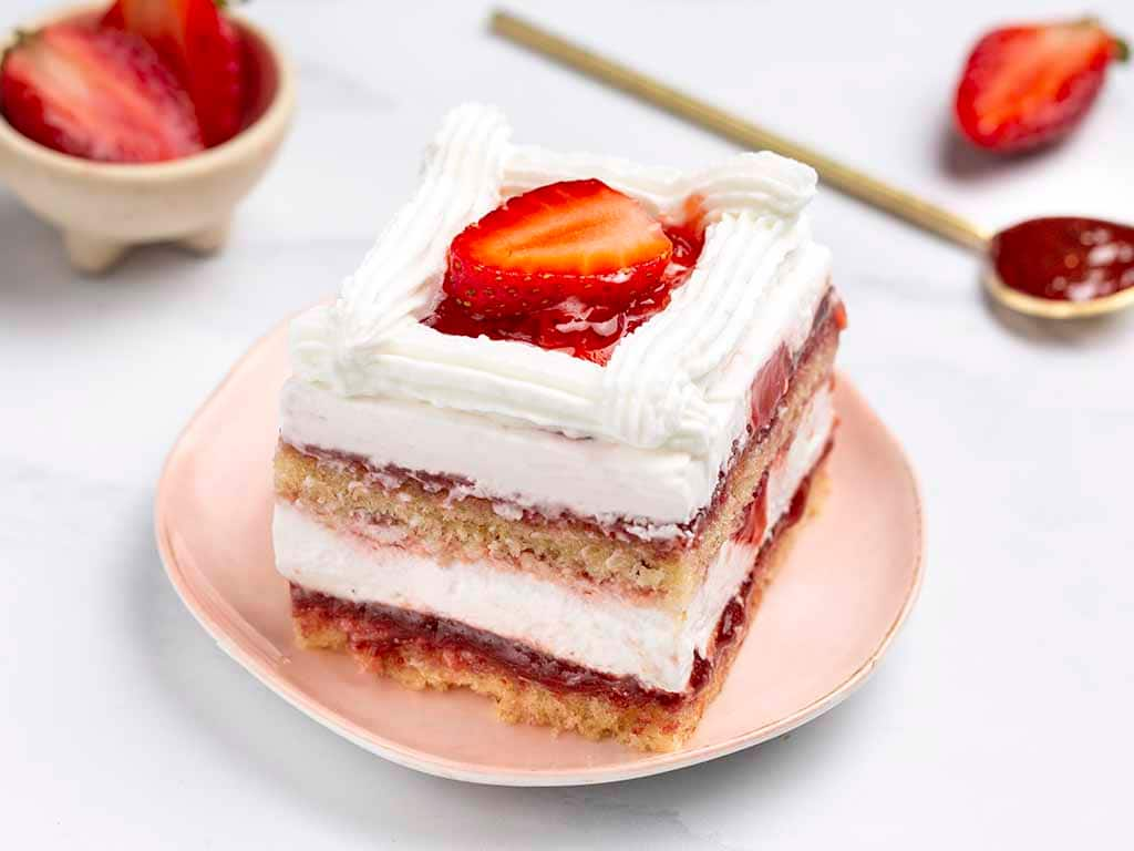 Order Half Kg Eggless Red Velvet Cake Online at Best Prices in India |  Theobroma