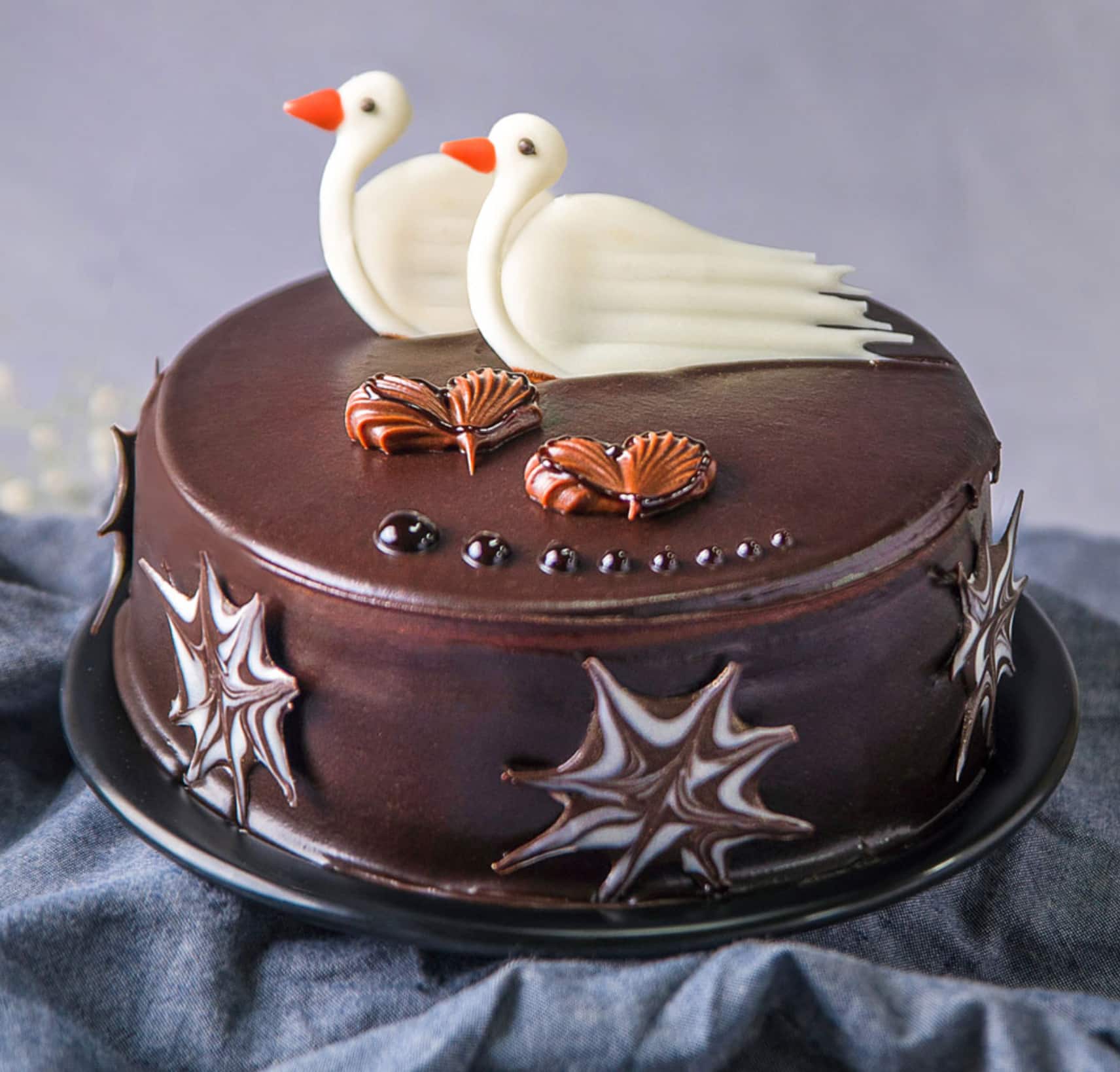 Send Dutch Chocolate cake Online in India | Phoolwala