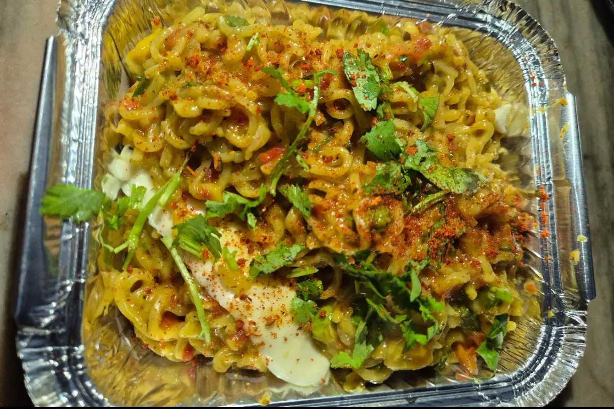 Foodoholic Cheese Special Maggi [Serves 1]