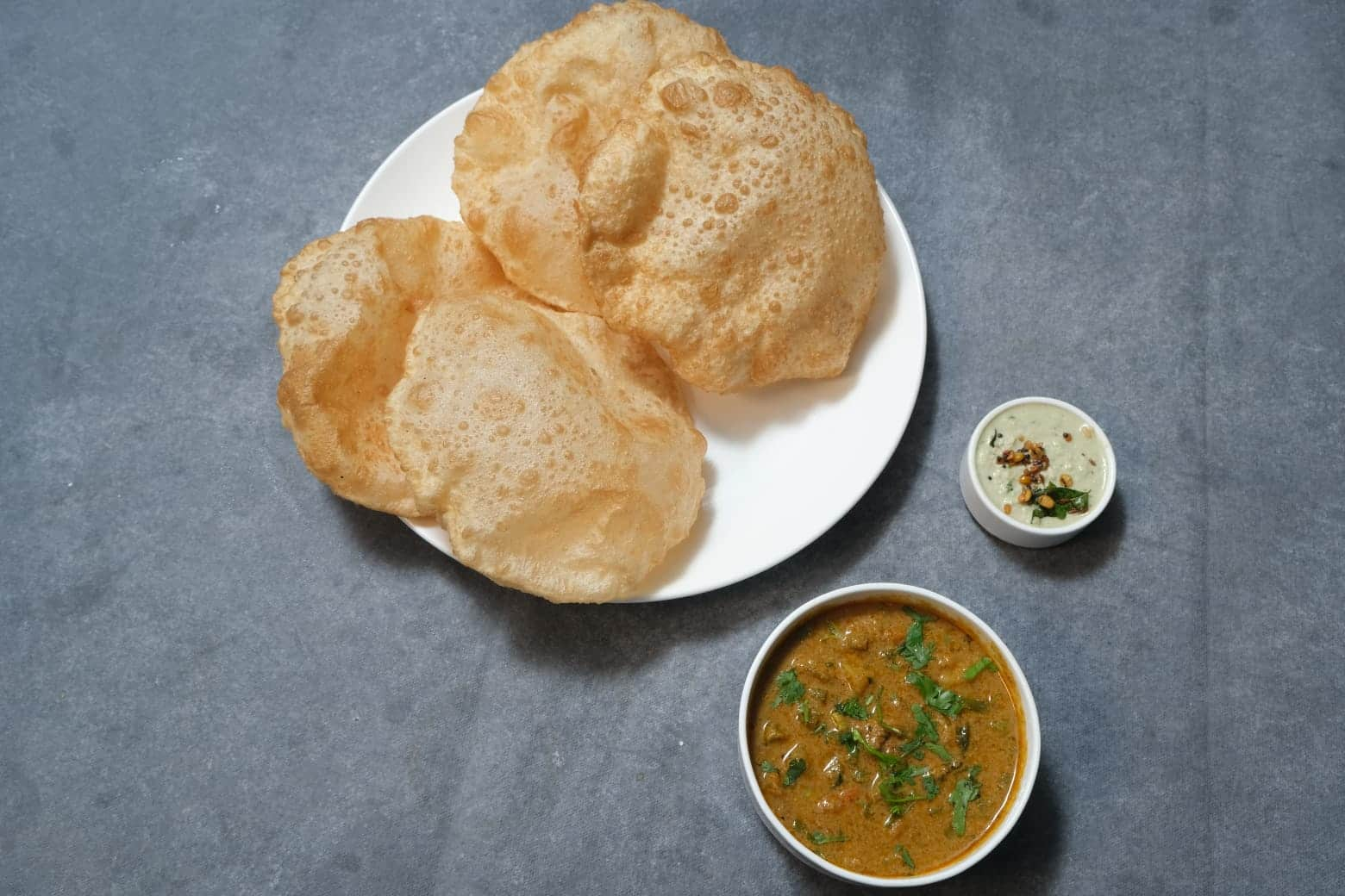 Poori ( 5Pcs ) + Masala Chaap (200 Ml ) + Raita