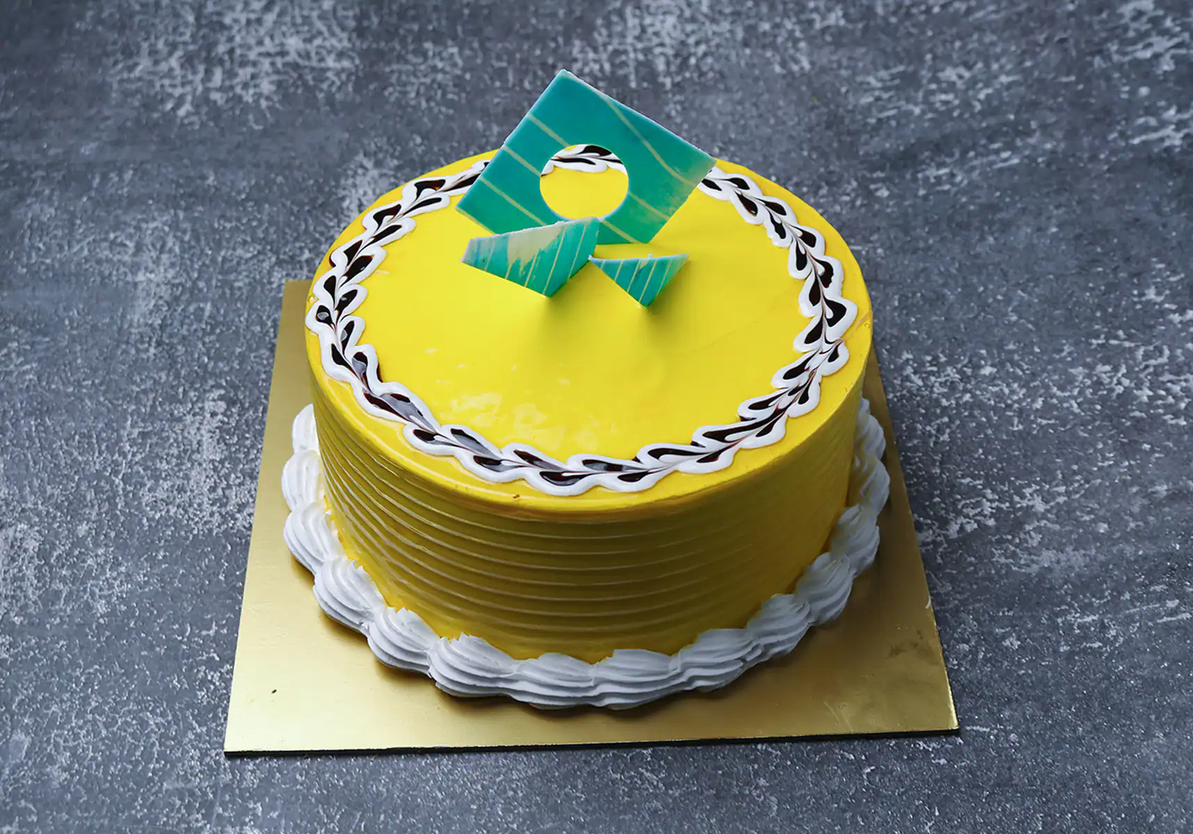 Empire Cake And Bite