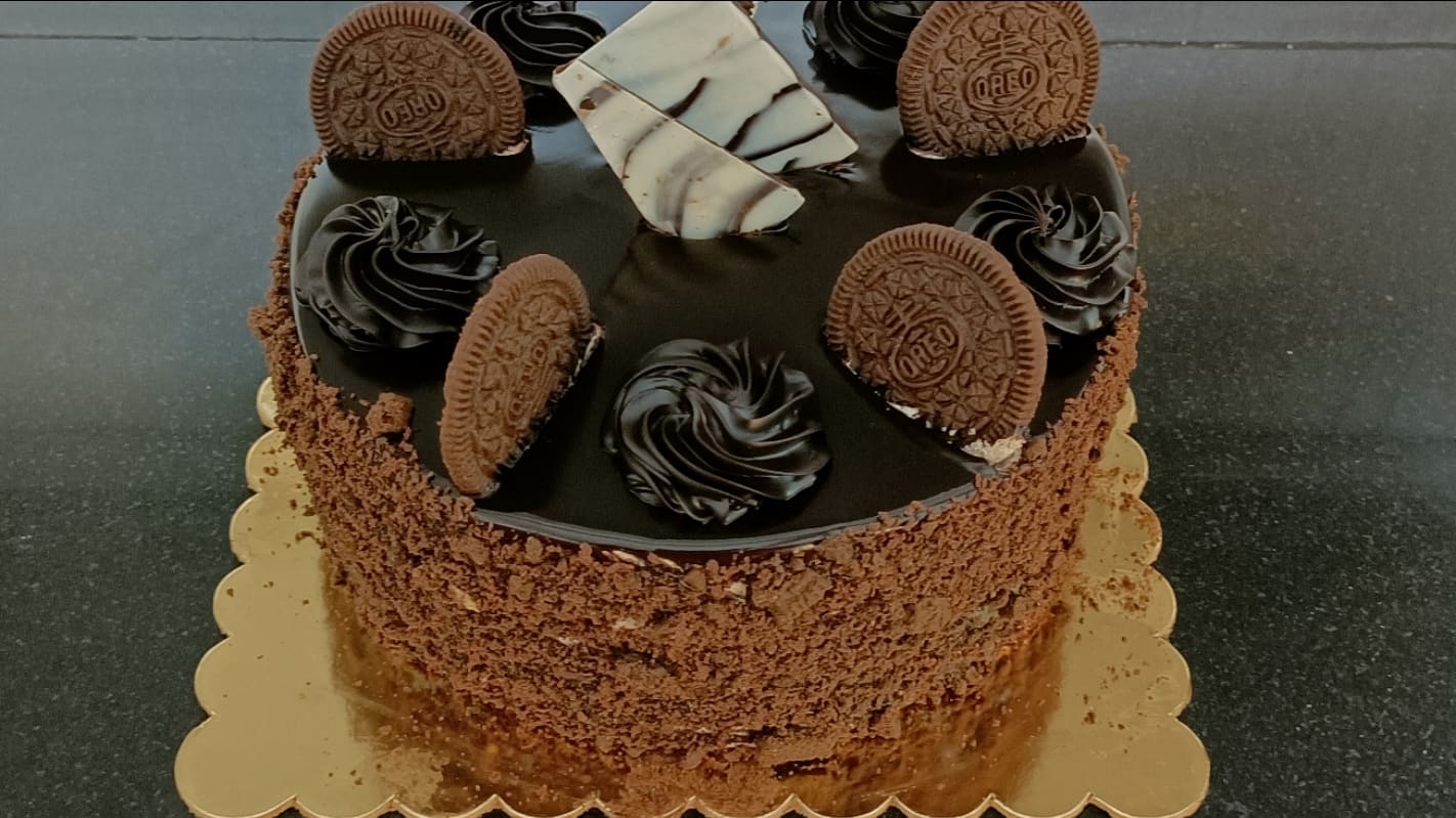 Theme Cake Delivery in India Same Day - Free Shipping