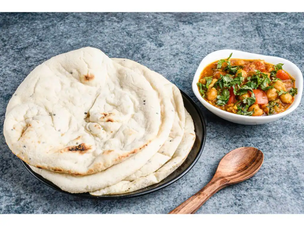 Chana Masala With 4 Tandoori Roti Combo