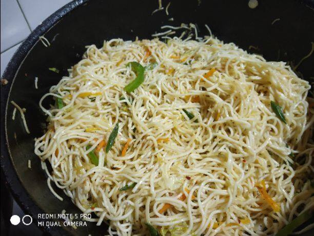 Veg Hakka Noodles