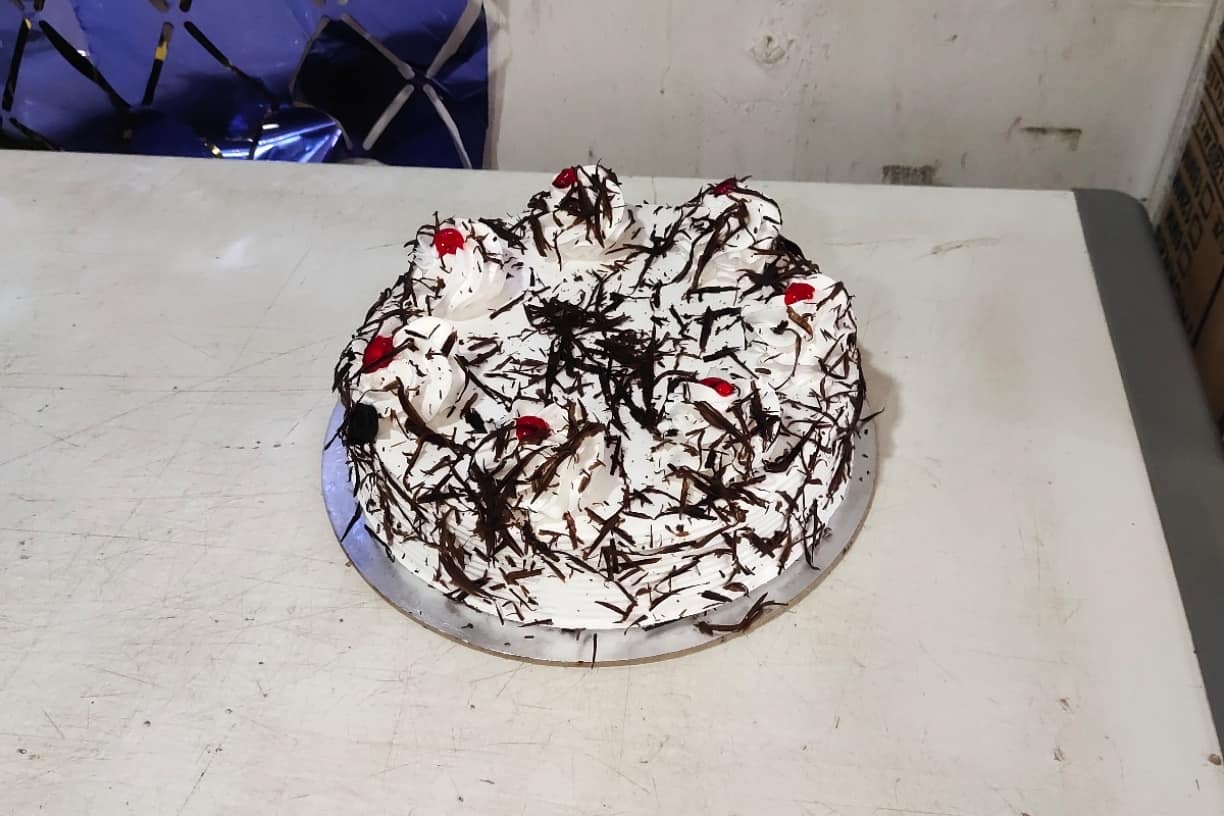 GFP0162M-300gm Dreamy M Birthday Cake