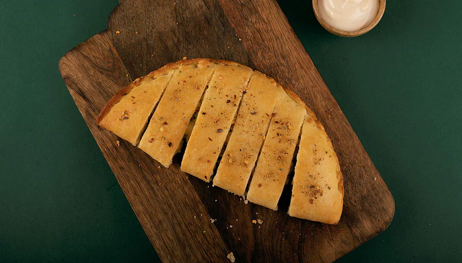 Paneer Stuffed Garlic Bread
