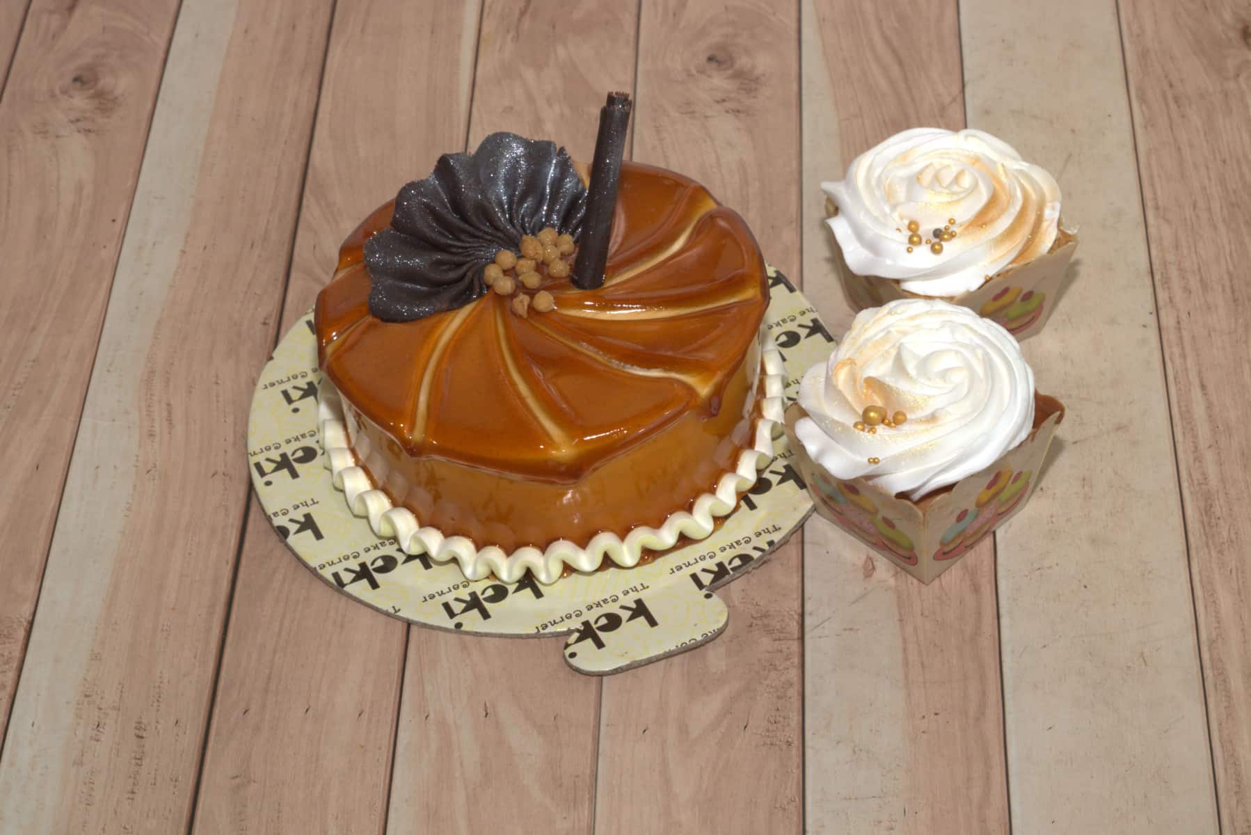 Butterscotch Cake [350 G] With Cupcake [2 Pieces]