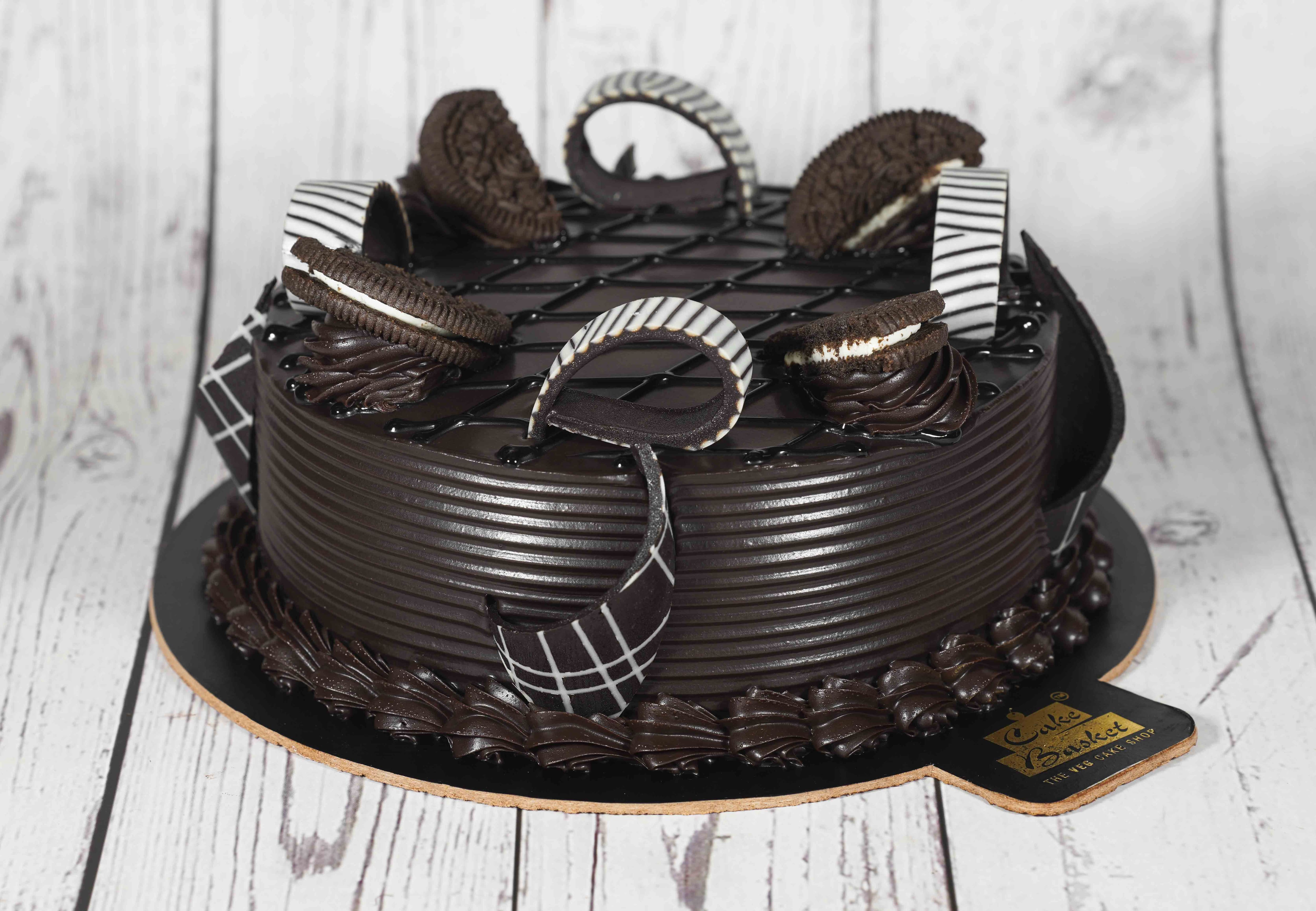 Light Chocolate Basket Weave Cake