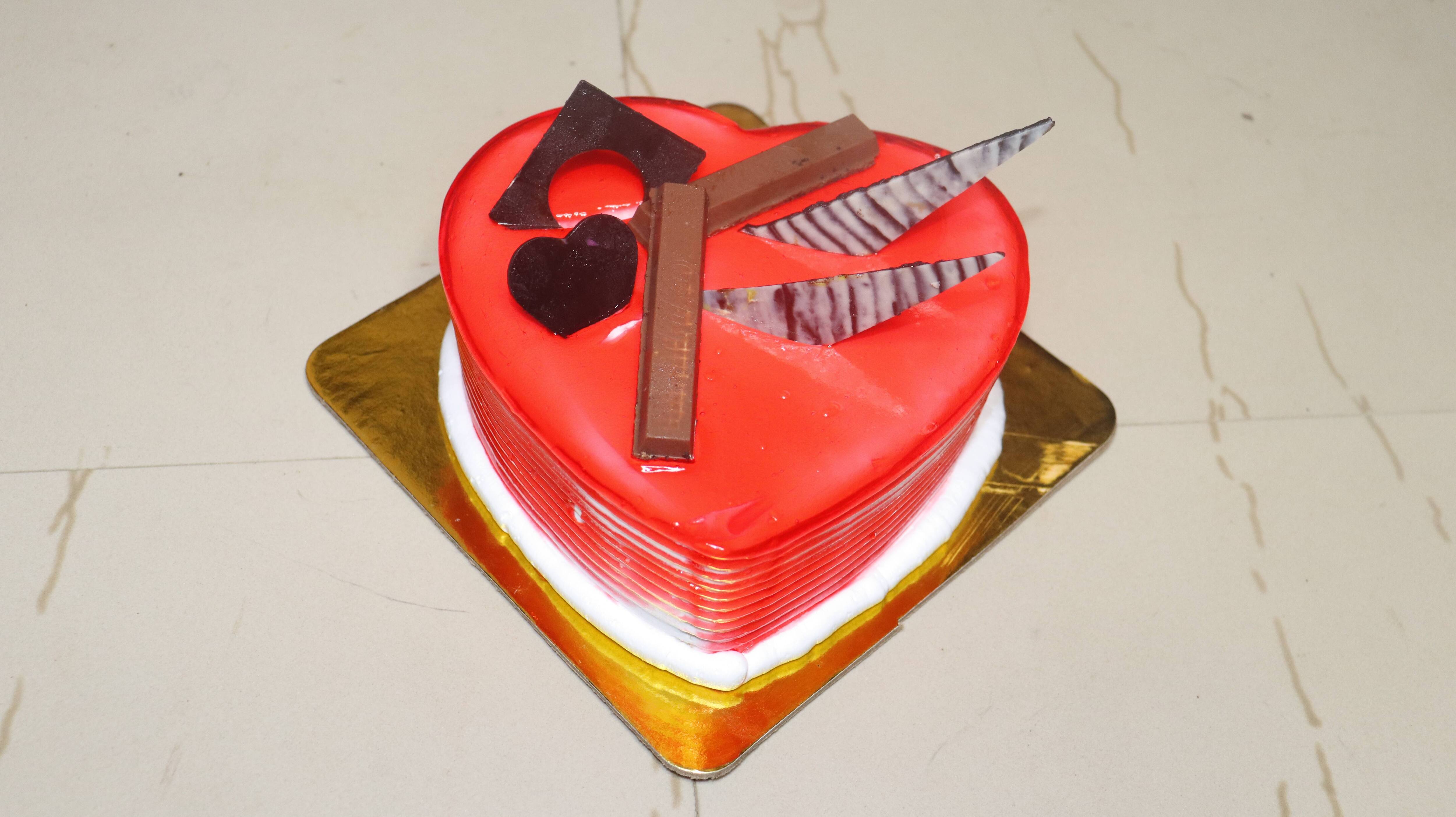 Strawberry Heart Shape Cake [500 Grams]