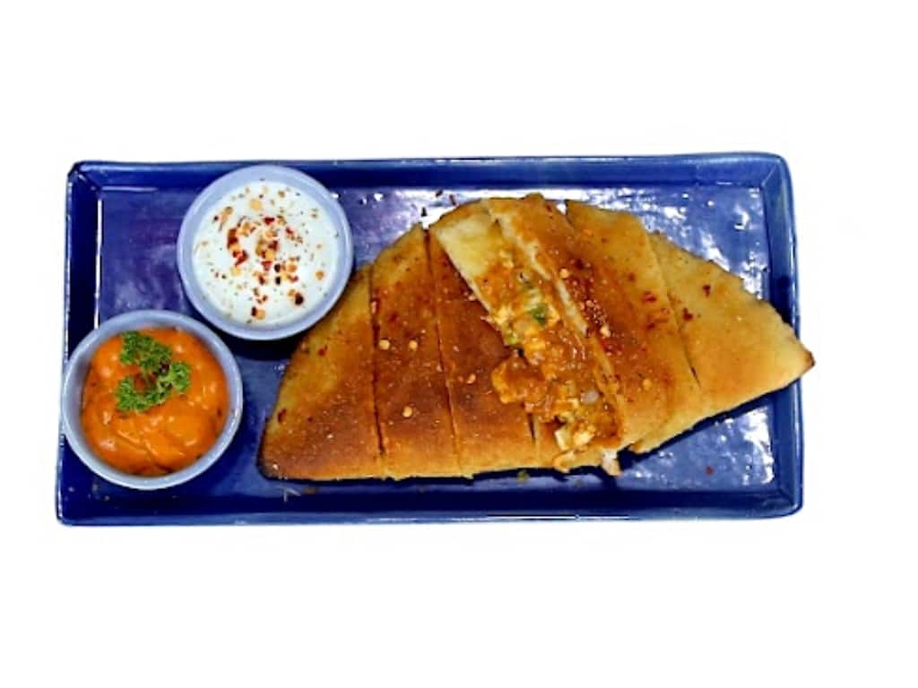 Makhani Paneer Garlic Bread