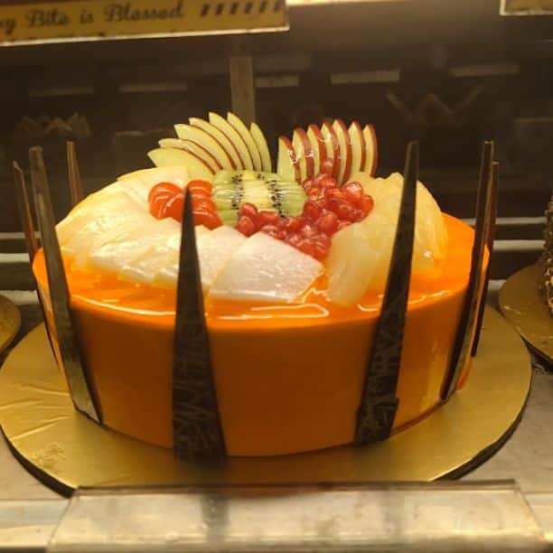 Birthday cake 1Kg|Strawberry Design| - YouTube