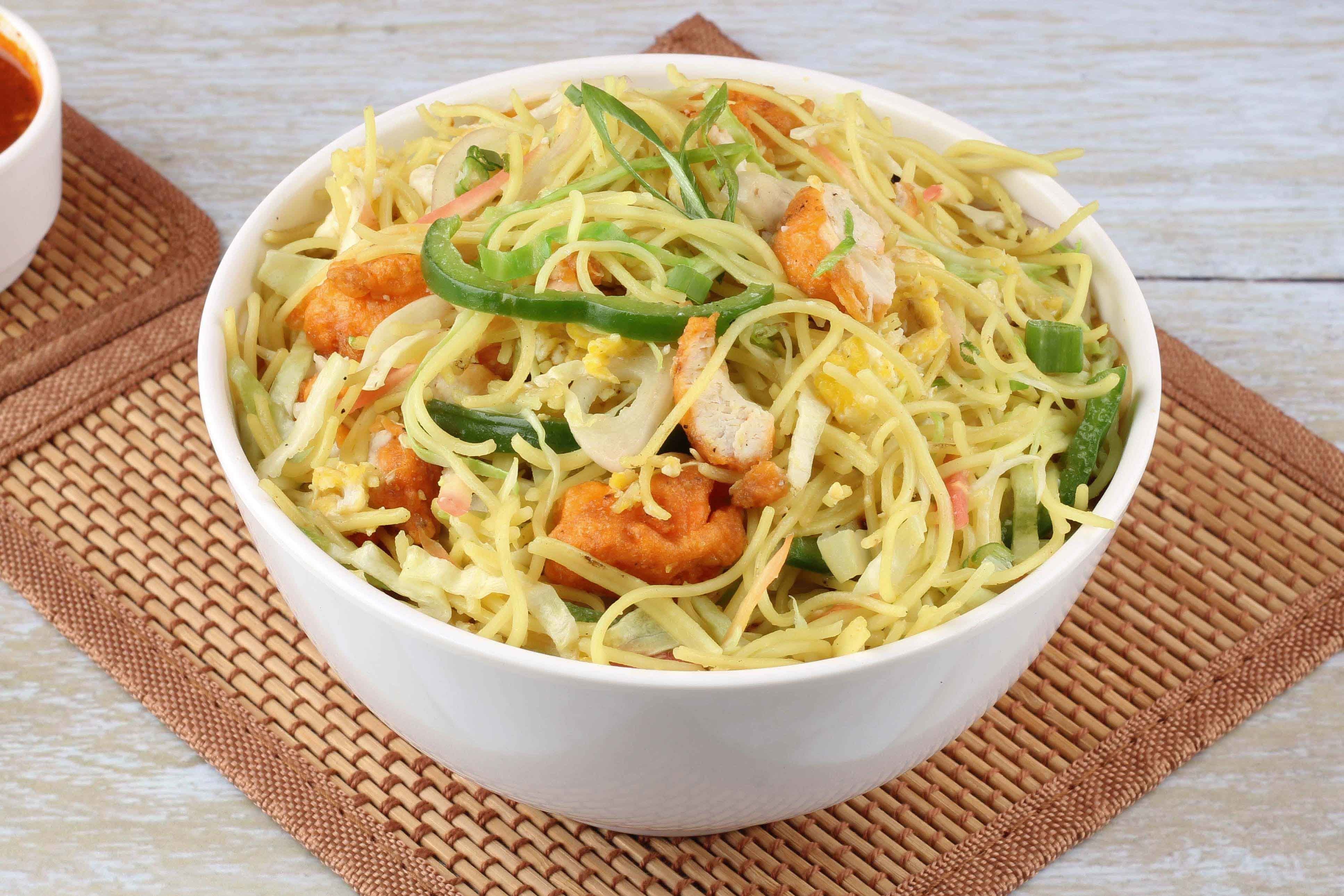 Chicken Triple Noodles [650 Grams]