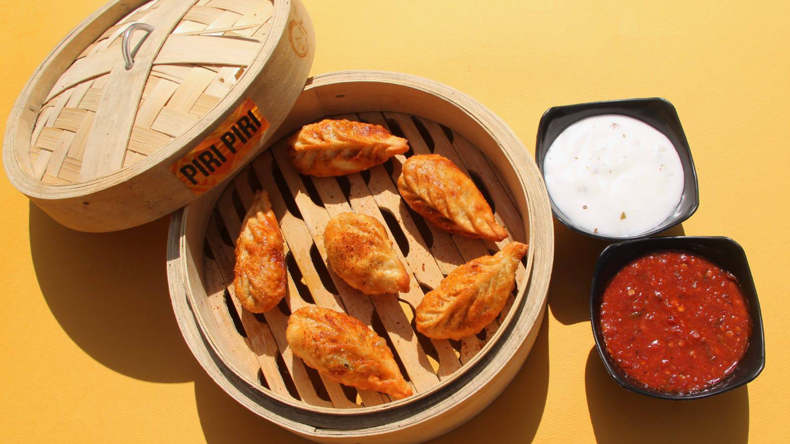 Chicken Peri Peri Cheese Fried Momos [6 Pieces]