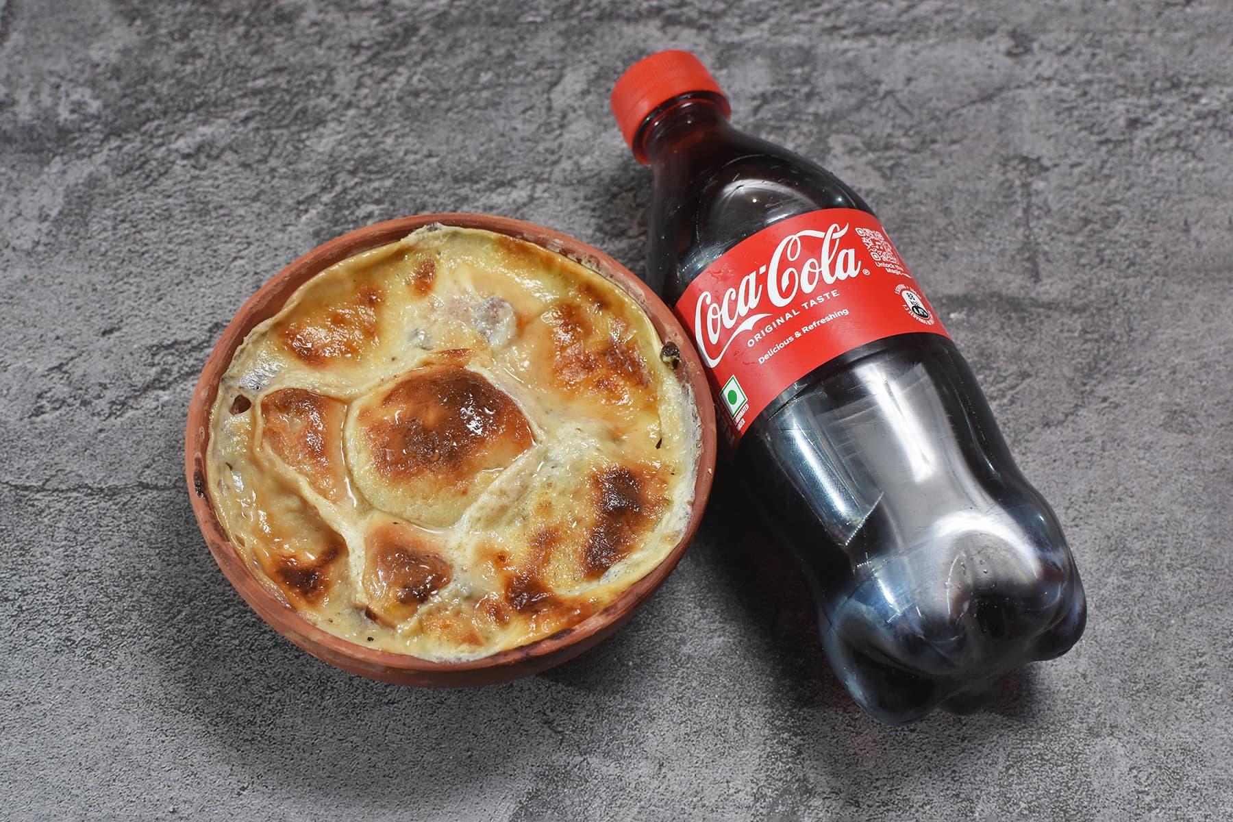 Baked Rasgulla [5 Pieces] With Coke Soft Beverage [250 Ml]