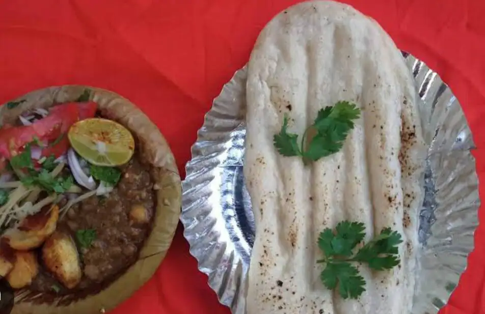 Gupta Ji Ke Mashoor Chhole Kulche And Fry Kulche