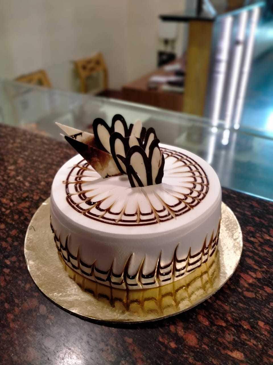 Order Birthday Butterscotch Cake online | free delivery in 3 hours - Flowera