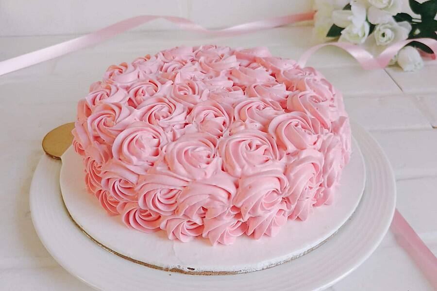 Rosette Strawberry Vanilla Cake