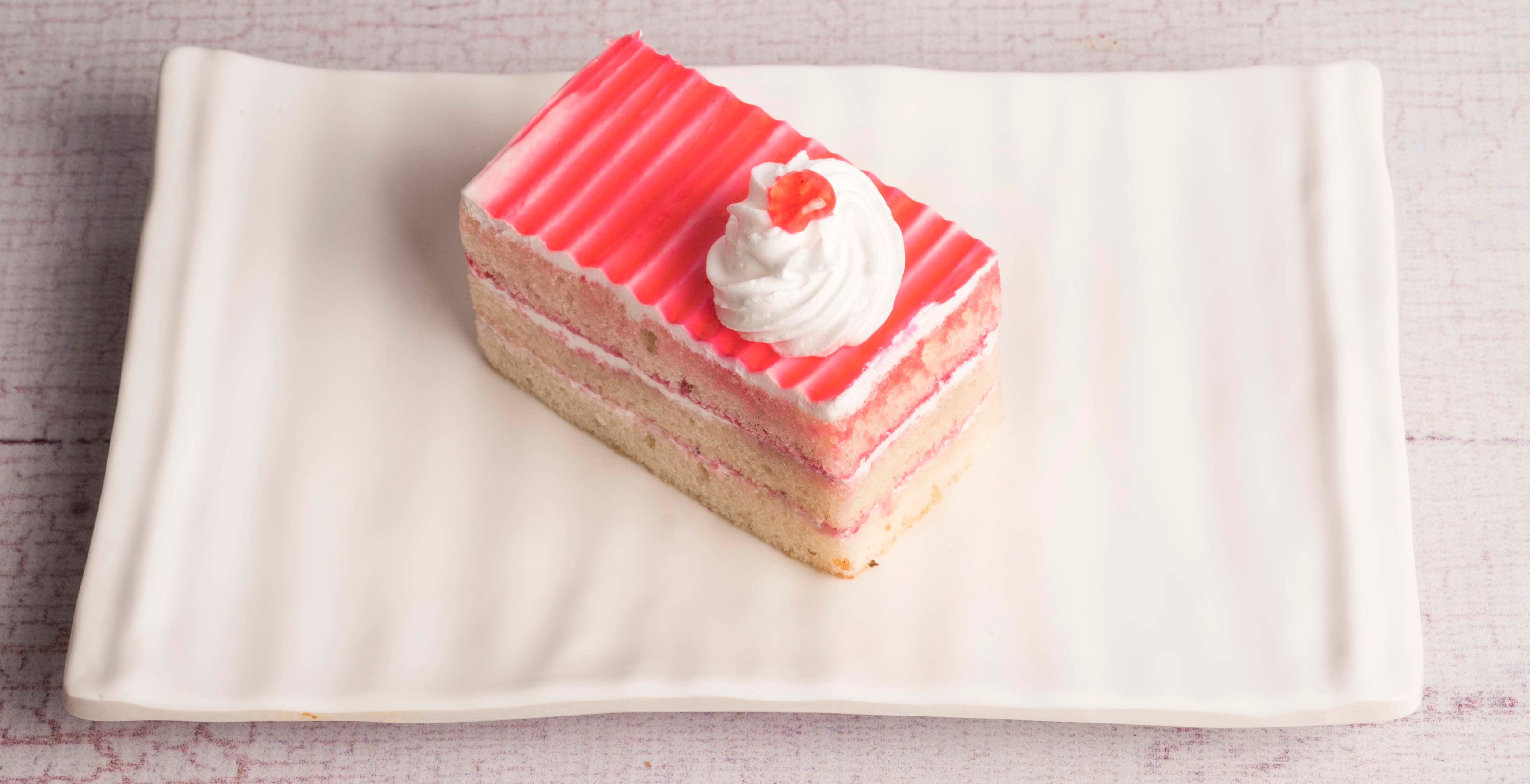 Rich In Taste Fresh Strawberry Pastry Pack Size: Medium at Best Price in  North 24 Parganas | Master Bake