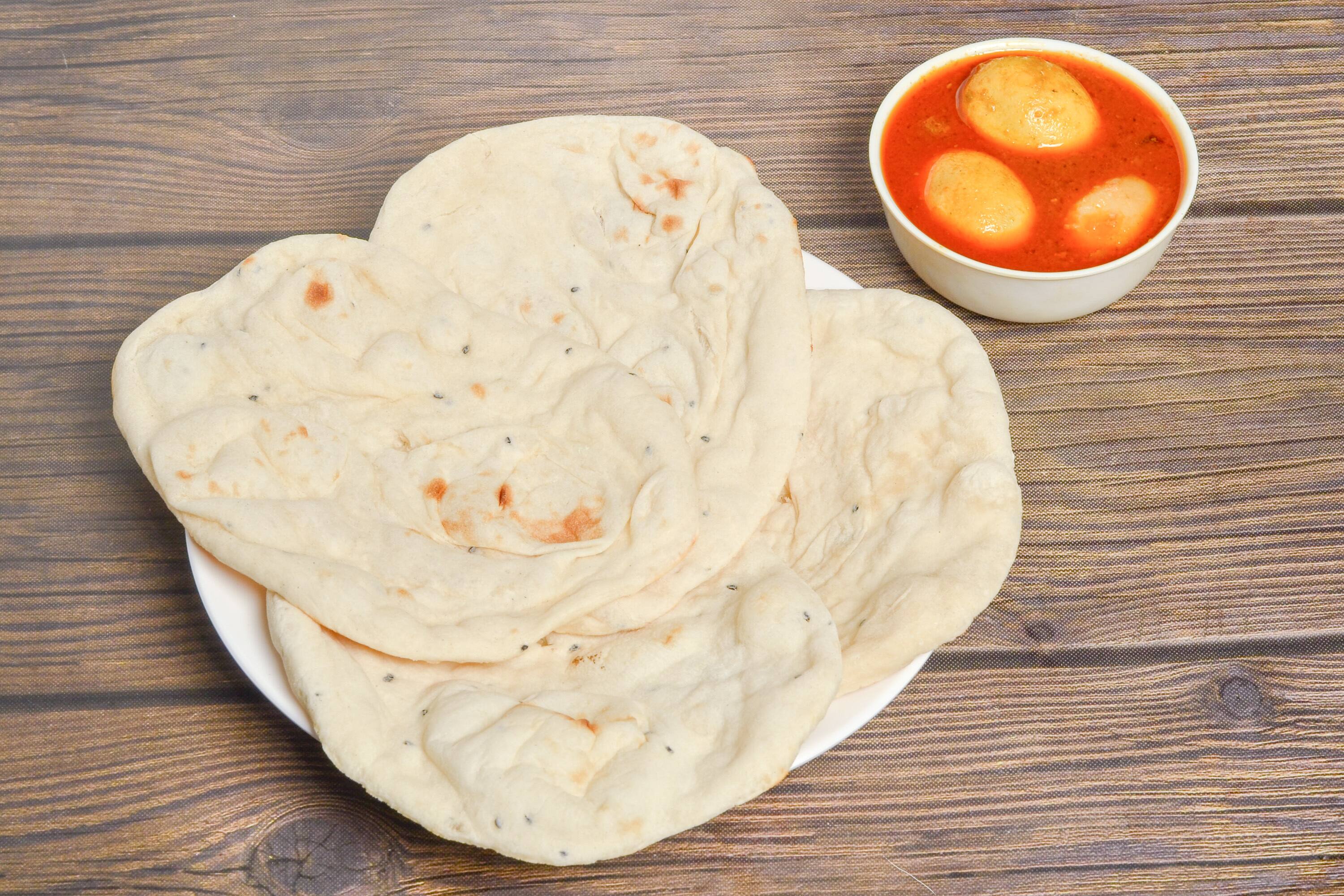 Egg Curry With 4 Tandoori Roti
