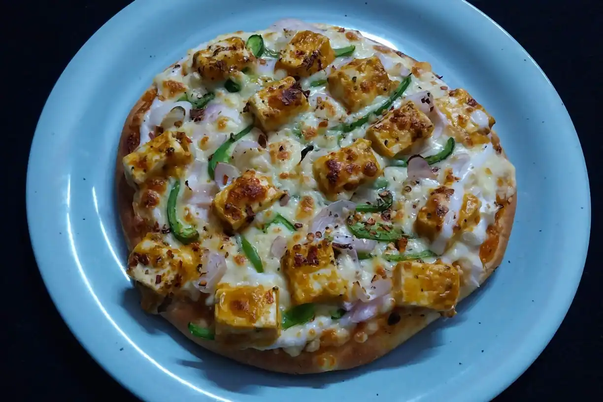 Tandoori Paneer Pizza