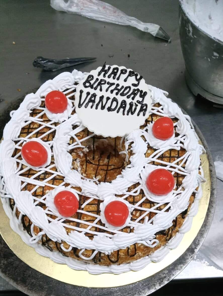 Discover 104+ happy birthday vandana cake super hot in.eteachers