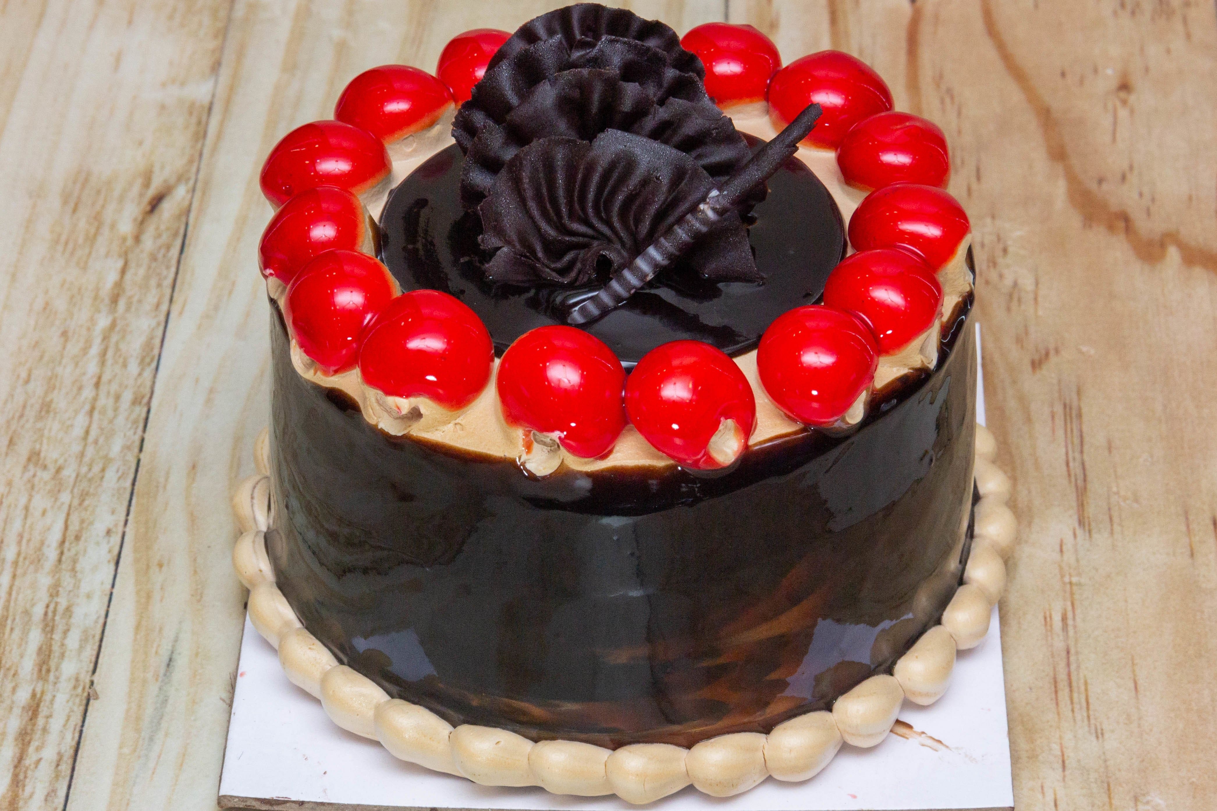 Minion birthday cake - Decorated Cake by Shikha - CakesDecor