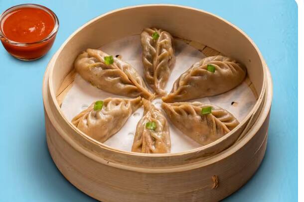 Veg Steamed Momos [6 Pieces]