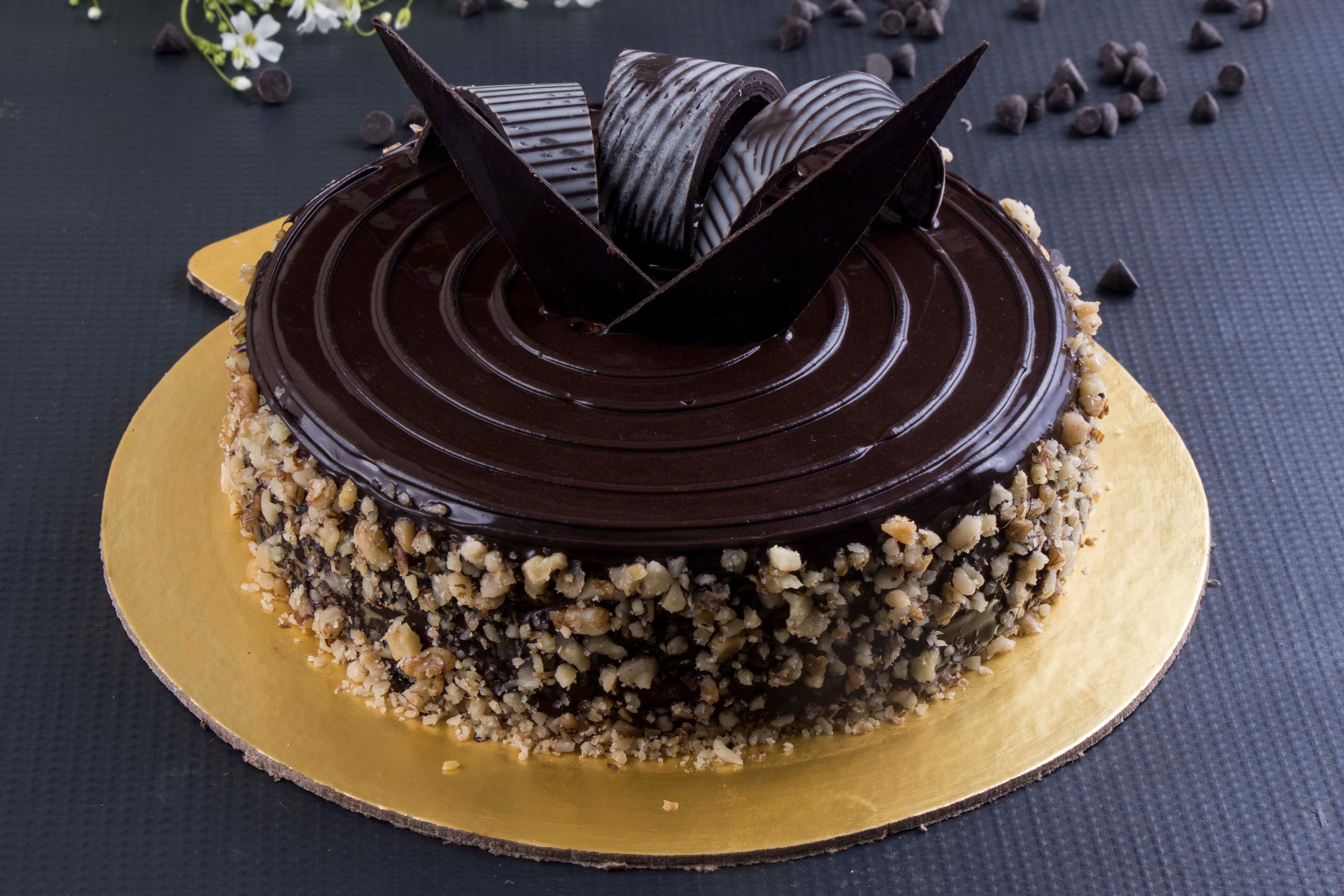 Buy/Send Chocolaty Truffle Cake Half Kg Online- FNP