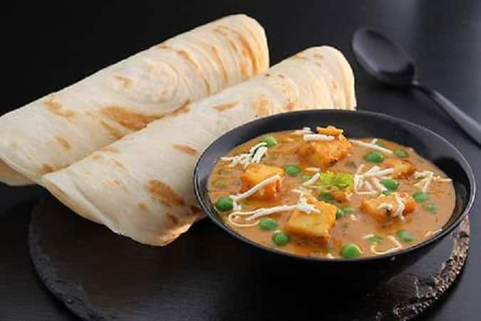 Matar Paneer + (2 Lachha Paratha)