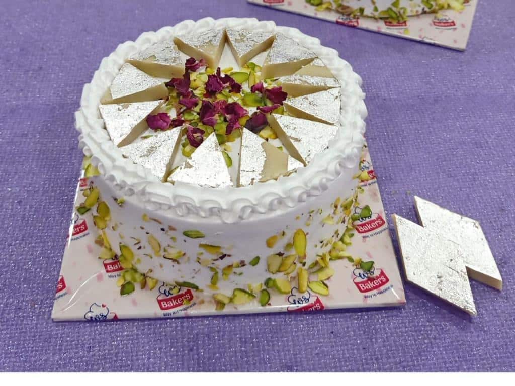 Cake means happiness. A celebration waiting to happen. Bringing a cake is  like bringing a celebration. Call NOW - 7774021821/22 Mo… | Baker cake,  Cartoon cake, Cake