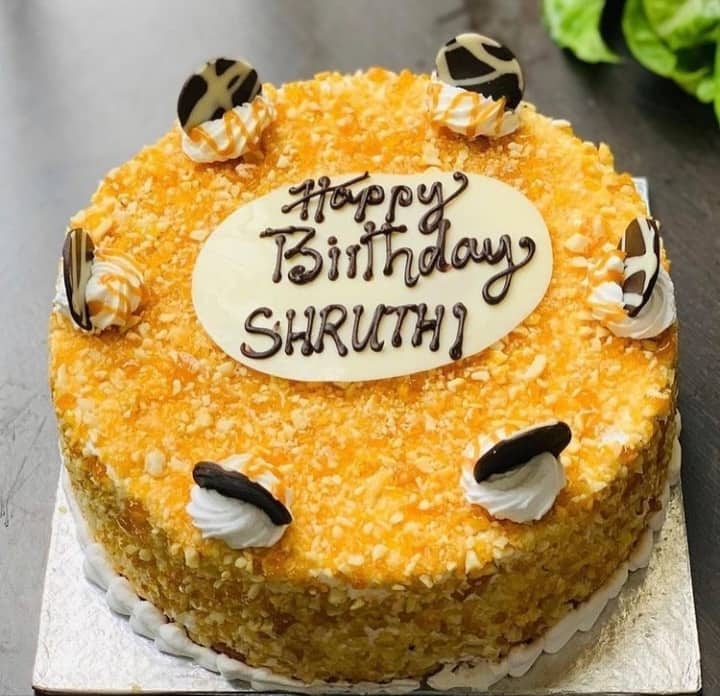 Shruti Haasan throws fun party for boyfriend Santanu Hazarika's birthday.  All pics, videos - India Today