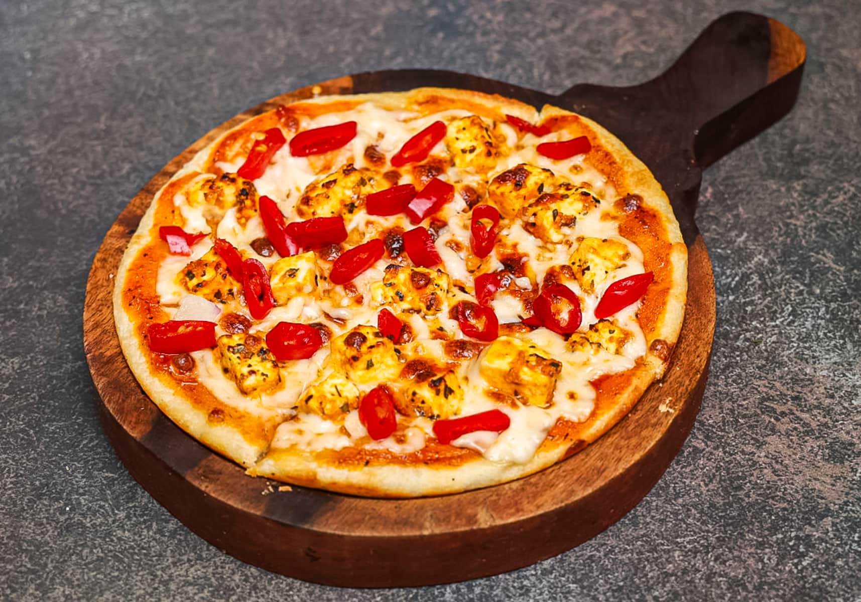 Chilli And Paneer Pizza