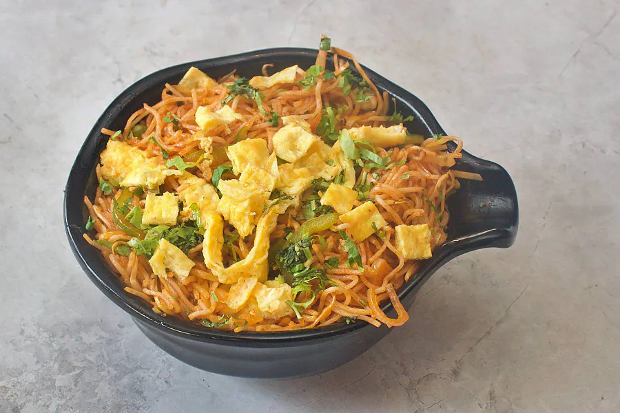 Egg Chilli Coriander Noodles