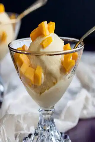 Mango With Vanilla Ice Creamm