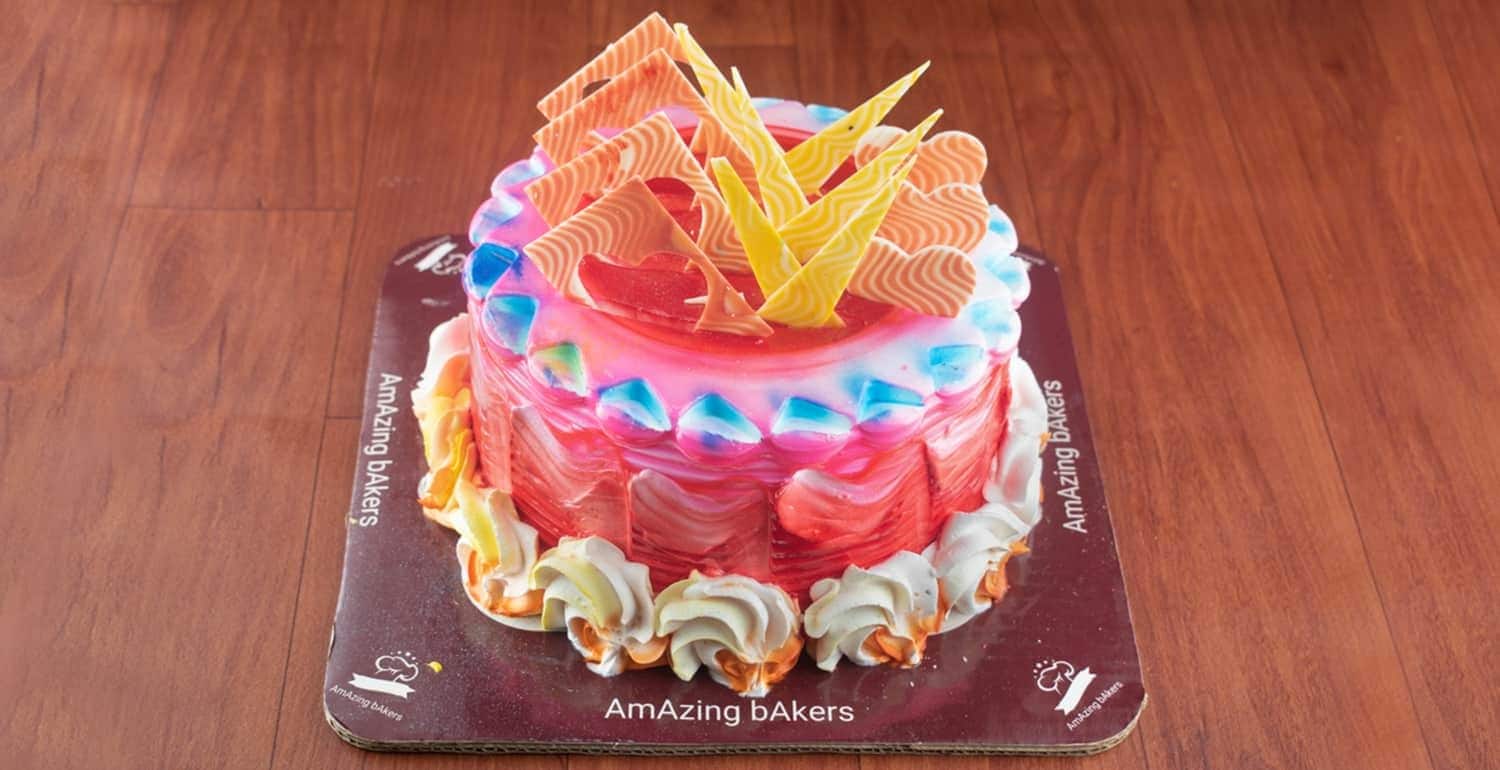 Manstraw cake...🥭🍓 . . For orders : 9746651291 . . #cakedecorating  #cakeofinstagram #cake #cakedesign #trending #potrait #vanillacake… |  Instagram