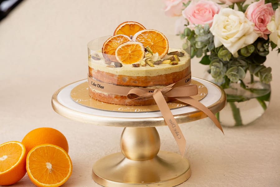 Fashionista cake - Decorated Cake by Sweet Mantra - CakesDecor