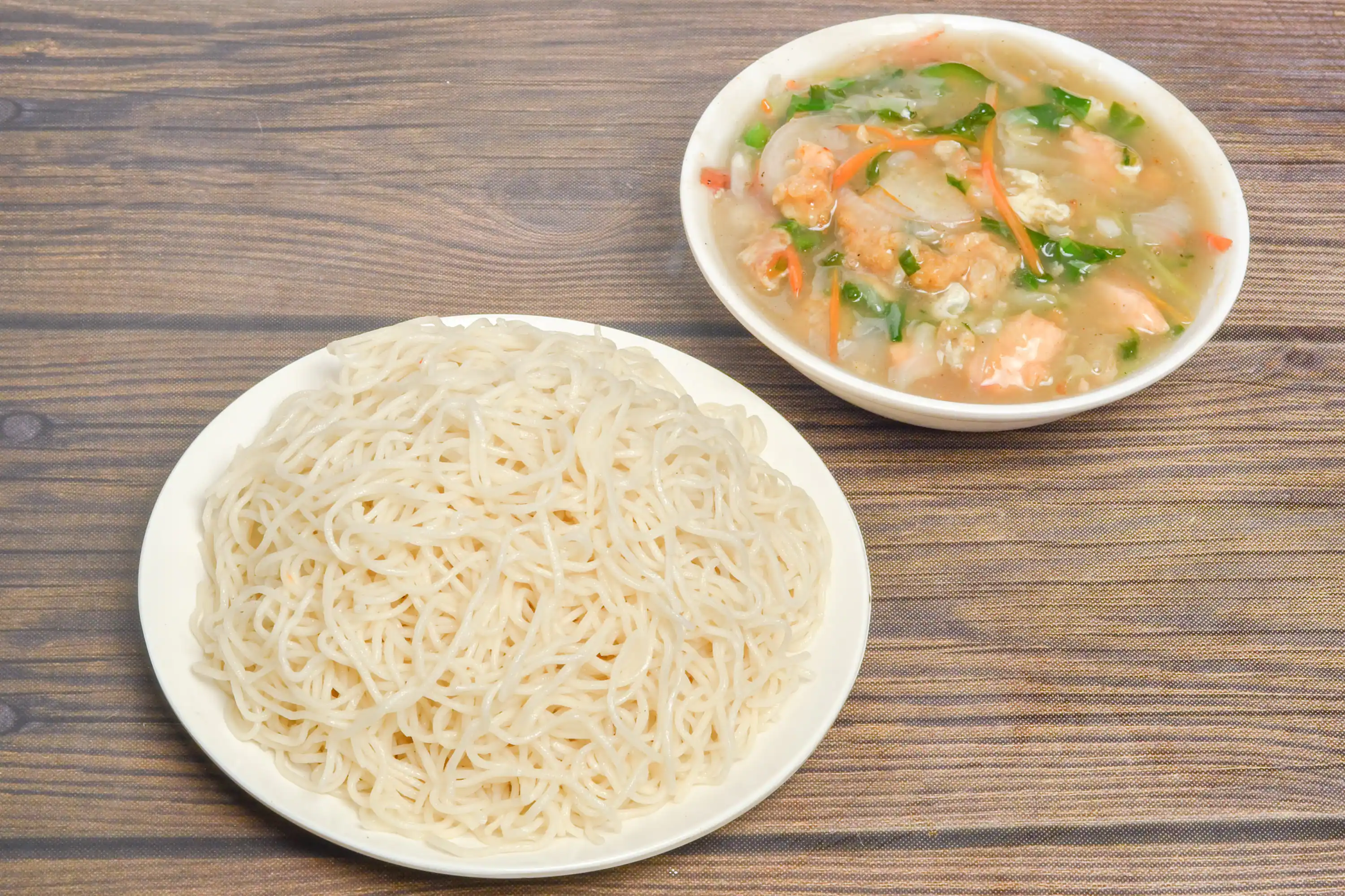 Mixed Hakka Noodles With Gravy