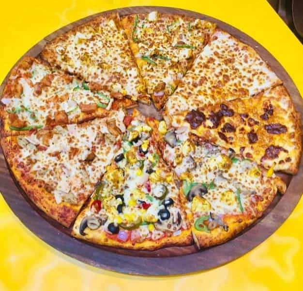 Chicago 18 Inch Veg Pizza