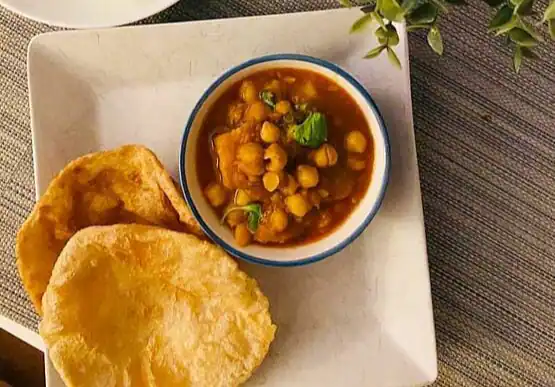 Amritsari Chole Poori