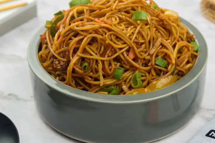 Schezwan Chilli Garlic Noodles