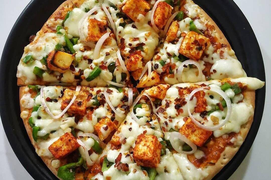 Makhani Paneer Tikka Pizza