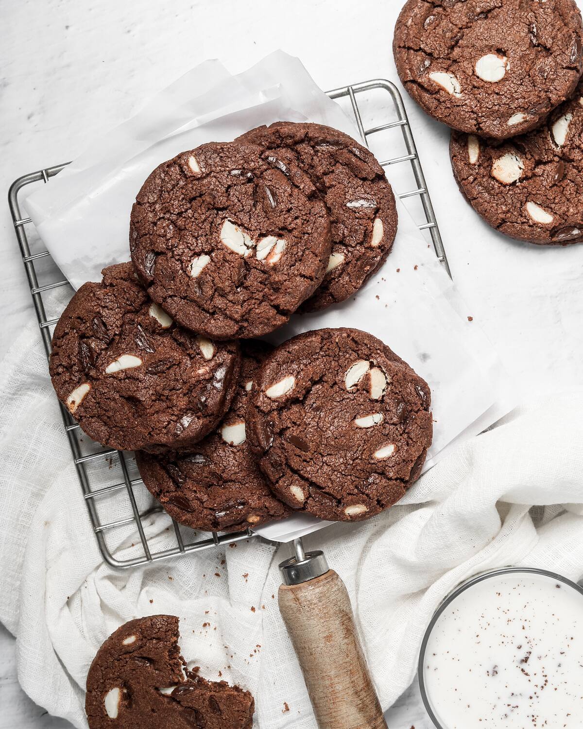 Classic Cookies Tin (with Egg) - Sweetish House Mafia