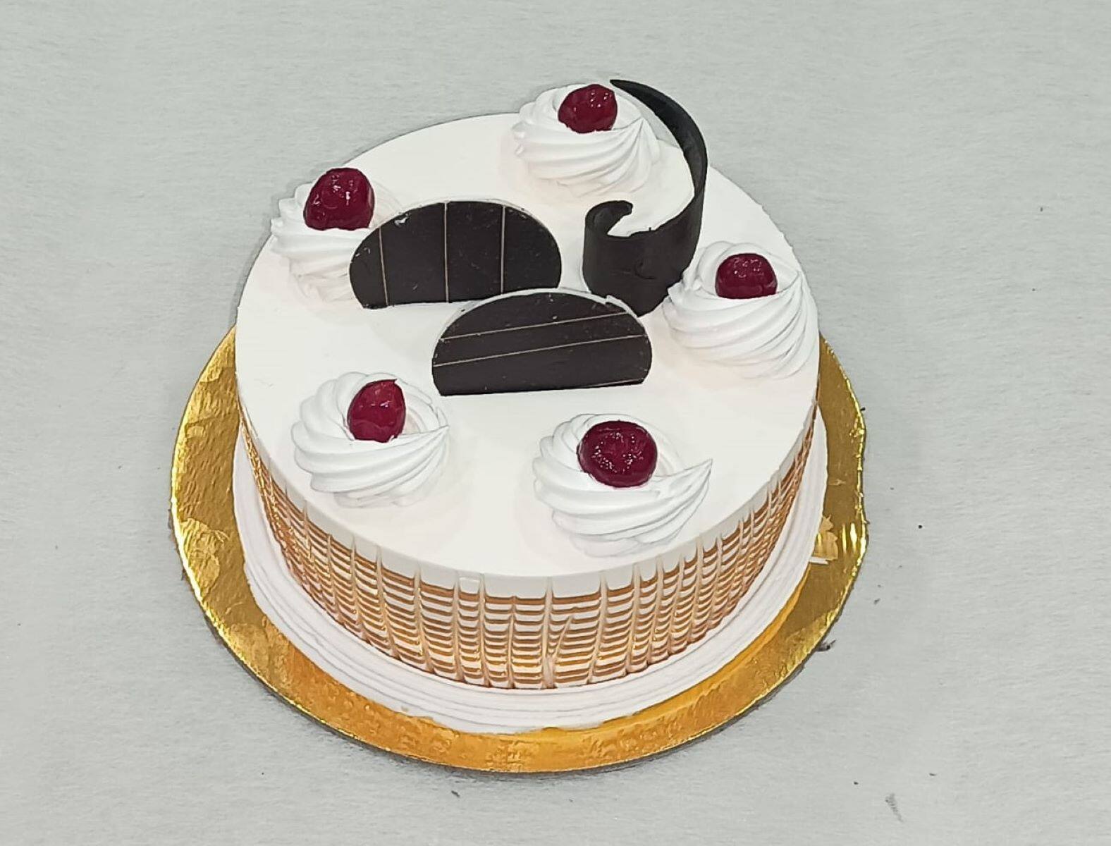 Vanilla Gems Cake, 24x7 Home delivery of Cake in Napier Road, Kanpur