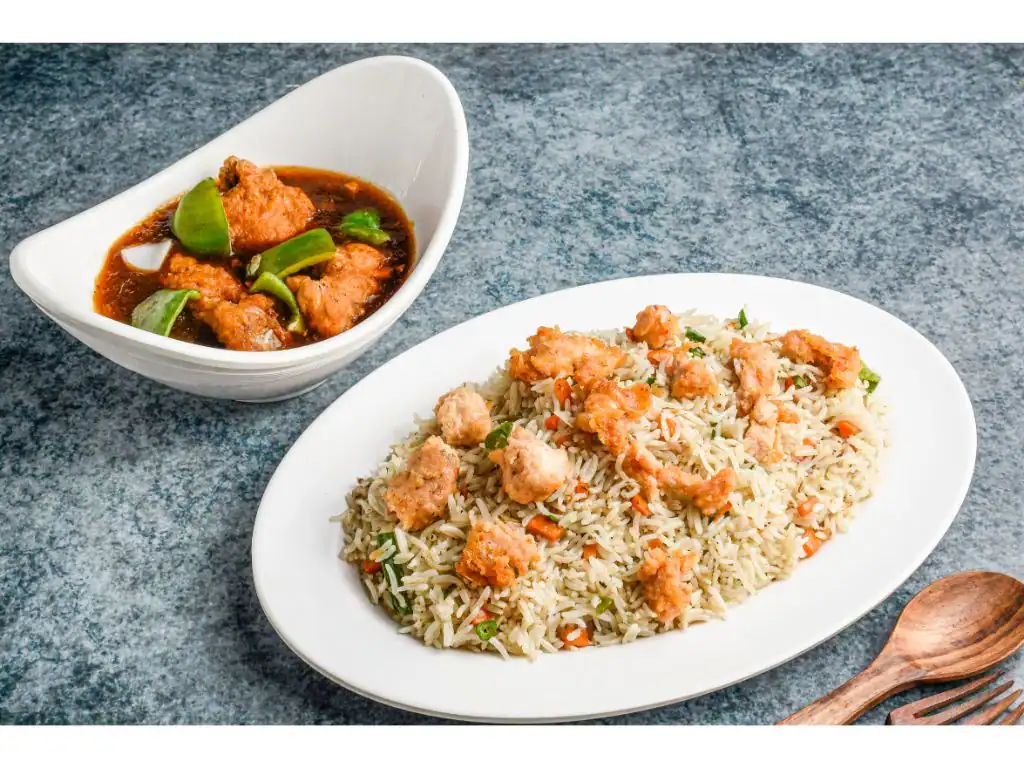 Egg Chicken Fried Rice With Boneless Chilli Chicken [3 Pieces]