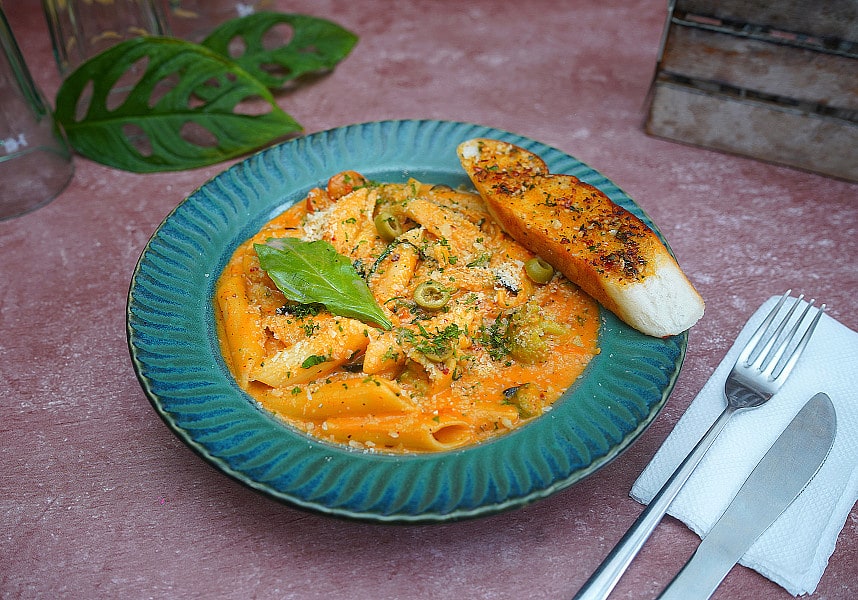 Chicken Pasta In Pink Sauce (Penne/spaghetti/macroni)