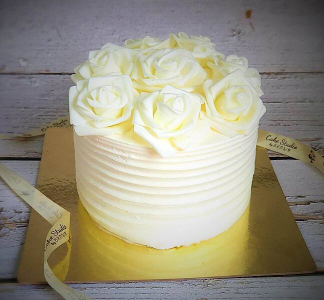 Pineapple Rose Dazzling Cake [1 Kg]