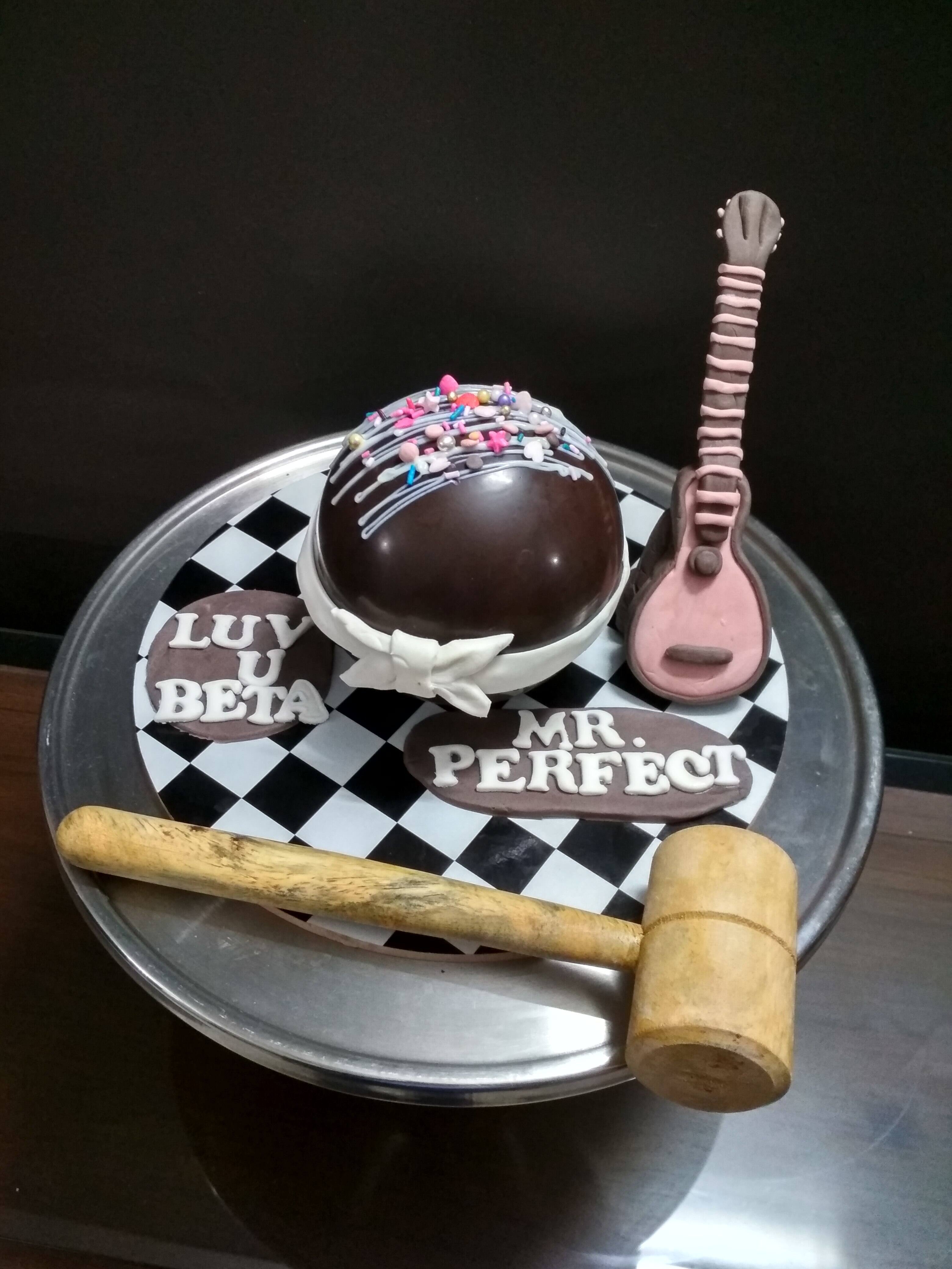 Chocolaty Guitar Cake - Online flowers delivery to moradabad