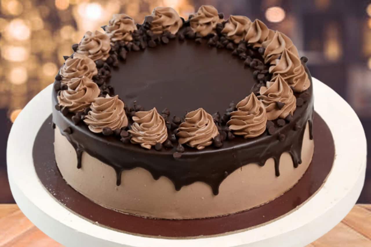 Buy/Send Chocolate Dilwala Cake Online @ Rs. 1999 - SendBestGift