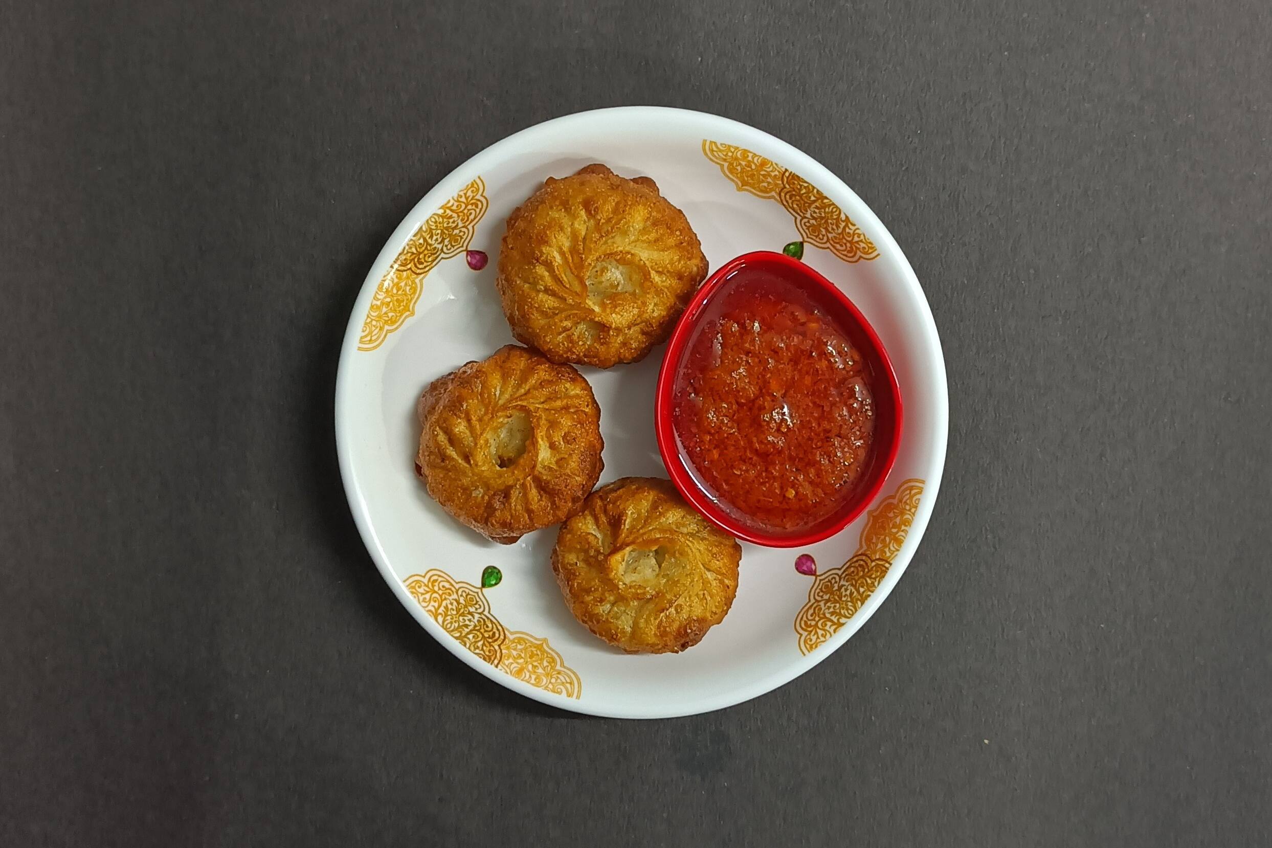 Veg Fried Momos [8 Pieces]