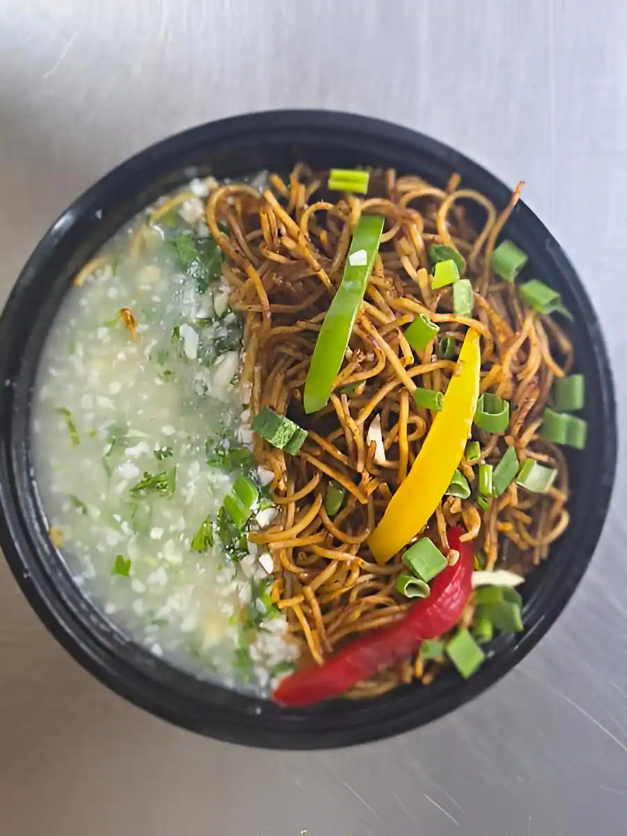 Sappid Pepper Noodles With Garlic Corriander Sauce